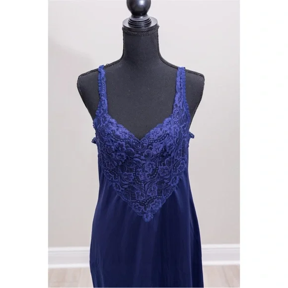 Vintage Vanity Fair Nightgown/Slip - Picture 2 of 6